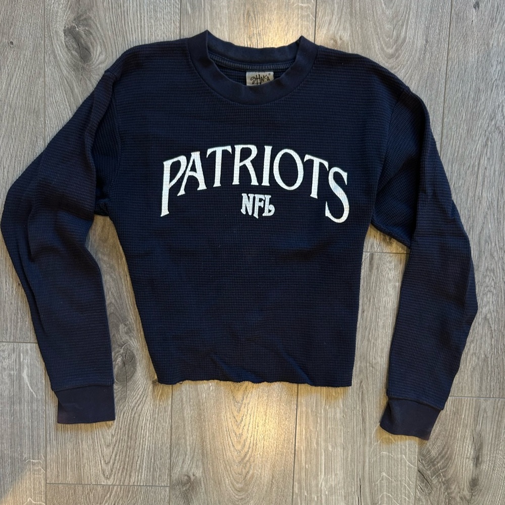 NFL - Navy and white cropped long sleeve!